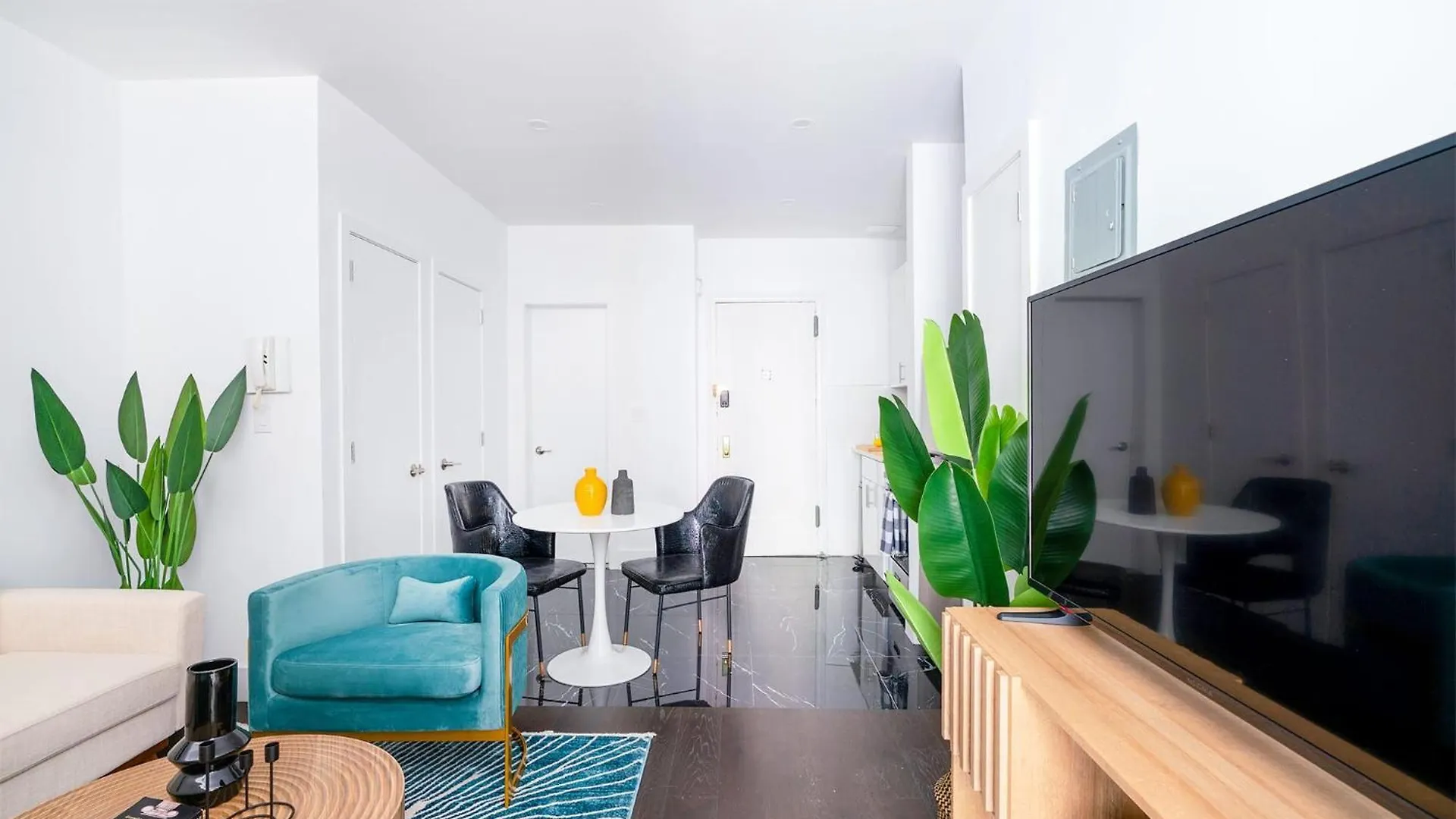444-2C Beautiful 1Br Midtown West Apartment New York