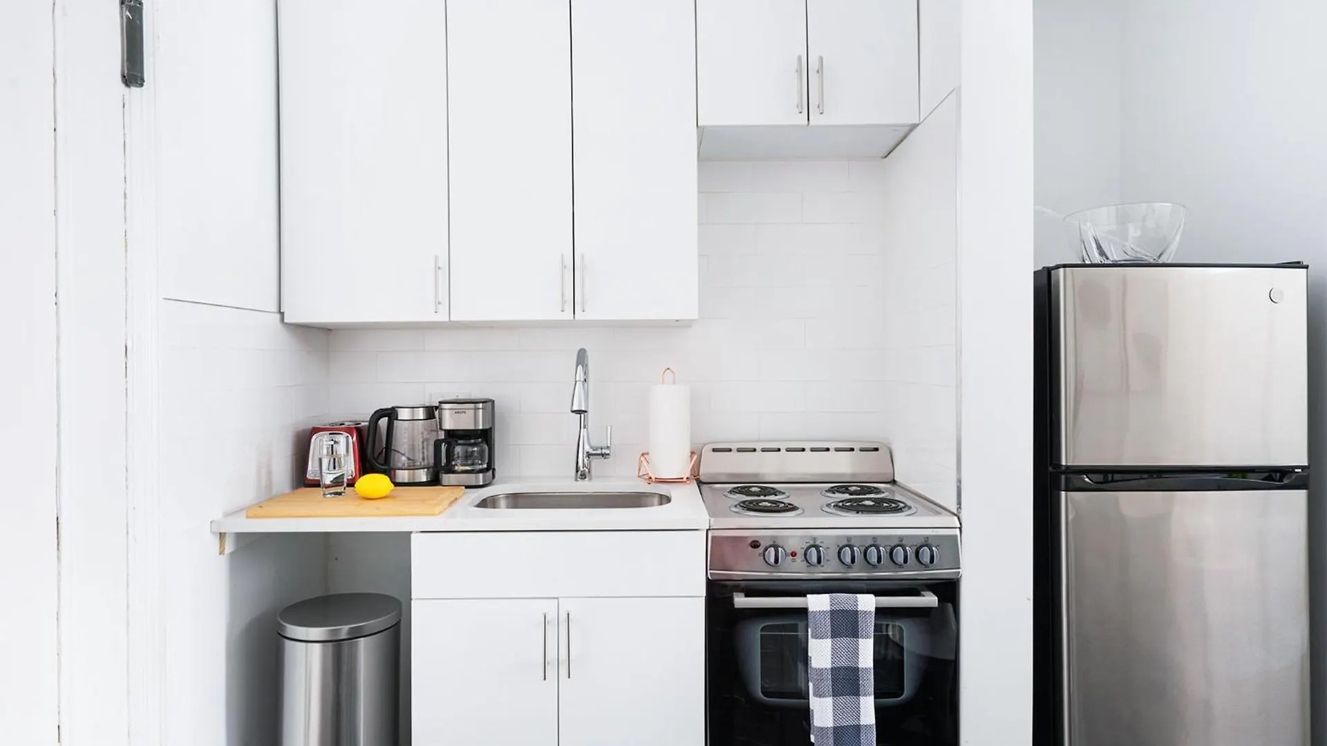 444-2C Beautiful 1Br Midtown West Apartment New York