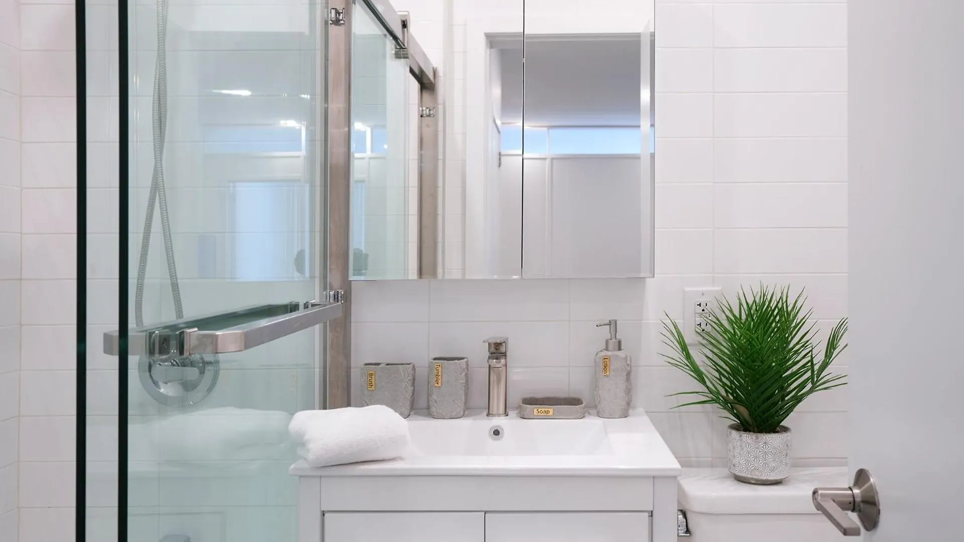444-2C Beautiful 1Br Midtown West Apartment New York 0*,